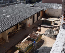 O secretário de Estado de Saúde, Beto Preto, vistoriou nesta quarta-feira (26) a obra do antigo Centro Regional de Especialidades (CRE) da Avenida Kennedy. A reforma total do local terá como resultado um novo ambiente com instalações modernas para atender pacientes que necessitem de diferentes atendimentos na área da saúde. Foto: Américo Antonio/SESA