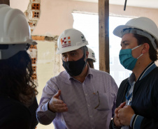 O secretário de Estado de Saúde, Beto Preto, vistoriou nesta quarta-feira (26) a obra do antigo Centro Regional de Especialidades (CRE) da Avenida Kennedy. A reforma total do local terá como resultado um novo ambiente com instalações modernas para atender pacientes que necessitem de diferentes atendimentos na área da saúde. Foto: Américo Antonio/SESA