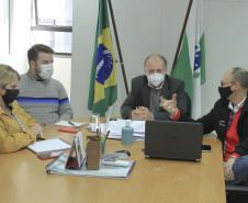 O secretário estadual do
Desenvolvimento Urbano e de Obras
Públicas (SEDU), João Carlos
Ortega, e a diretora de Operações do
Serviço Social Autônomo

Paranacidade, Camila Mileke
Scucato, conheceram nesta semana a
metodologia e os primeiros dados
obtidos pela Invest Paraná,
instituição do Governo do Estado,
vinculado à Secretaria do
Desenvolvimento Sustentável e do
Turismo, no levantamento de
informações que irá gerar o mapa de
vocações e oportunidades dos
municípios