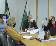 O secretário estadual do
Desenvolvimento Urbano e de Obras
Públicas (SEDU), João Carlos
Ortega, e a diretora de Operações do
Serviço Social Autônomo

Paranacidade, Camila Mileke
Scucato, conheceram nesta semana a
metodologia e os primeiros dados
obtidos pela Invest Paraná,
instituição do Governo do Estado,
vinculado à Secretaria do
Desenvolvimento Sustentável e do
Turismo, no levantamento de
informações que irá gerar o mapa de
vocações e oportunidades dos
municípios