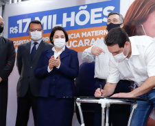 O Governo do Estado vai investir R$ 16,2 milhões na reforma e ampliação do Hospital da Providência, em Apucarana, no Vale do Ivaí. A ordem de serviço foi assinada nesta quarta-feira (02) pelo governador Carlos Massa Ratinho Junior em cerimônia na sede do complexo médico. A contrapartida do hospital é de R$ 853 mil. O prazo para a conclusão da obra é de 18 meses.