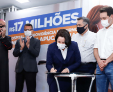 O Governo do Estado vai investir R$ 16,2 milhões na reforma e ampliação do Hospital da Providência, em Apucarana, no Vale do Ivaí. A ordem de serviço foi assinada nesta quarta-feira (02) pelo governador Carlos Massa Ratinho Junior em cerimônia na sede do complexo médico. A contrapartida do hospital é de R$ 853 mil. O prazo para a conclusão da obra é de 18 meses.