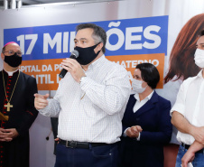 O Governo do Estado vai investir R$ 16,2 milhões na reforma e ampliação do Hospital da Providência, em Apucarana, no Vale do Ivaí. A ordem de serviço foi assinada nesta quarta-feira (02) pelo governador Carlos Massa Ratinho Junior em cerimônia na sede do complexo médico. A contrapartida do hospital é de R$ 853 mil. O prazo para a conclusão da obra é de 18 meses.