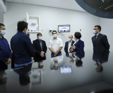 O Governo do Estado vai investir R$ 16,2 milhões na reforma e ampliação do Hospital da Providência, em Apucarana, no Vale do Ivaí. A ordem de serviço foi assinada nesta quarta-feira (02) pelo governador Carlos Massa Ratinho Junior em cerimônia na sede do complexo médico. A contrapartida do hospital é de R$ 853 mil. O prazo para a conclusão da obra é de 18 meses.