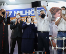 O Governo do Estado vai investir R$ 16,2 milhões na reforma e ampliação do Hospital da Providência, em Apucarana, no Vale do Ivaí. A ordem de serviço foi assinada nesta quarta-feira (02) pelo governador Carlos Massa Ratinho Junior em cerimônia na sede do complexo médico. A contrapartida do hospital é de R$ 853 mil. O prazo para a conclusão da obra é de 18 meses.