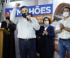 O Governo do Estado vai investir R$ 16,2 milhões na reforma e ampliação do Hospital da Providência, em Apucarana, no Vale do Ivaí. A ordem de serviço foi assinada nesta quarta-feira (02) pelo governador Carlos Massa Ratinho Junior em cerimônia na sede do complexo médico. A contrapartida do hospital é de R$ 853 mil. O prazo para a conclusão da obra é de 18 meses.