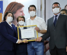 O Governo do Estado vai investir R$ 16,2 milhões na reforma e ampliação do Hospital da Providência, em Apucarana, no Vale do Ivaí. A ordem de serviço foi assinada nesta quarta-feira (02) pelo governador Carlos Massa Ratinho Junior em cerimônia na sede do complexo médico. A contrapartida do hospital é de R$ 853 mil. O prazo para a conclusão da obra é de 18 meses.