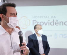 O Governo do Estado vai investir R$ 16,2 milhões na reforma e ampliação do Hospital da Providência, em Apucarana, no Vale do Ivaí. A ordem de serviço foi assinada nesta quarta-feira (02) pelo governador Carlos Massa Ratinho Junior em cerimônia na sede do complexo médico. A contrapartida do hospital é de R$ 853 mil. O prazo para a conclusão da obra é de 18 meses.