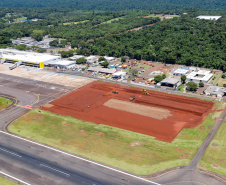  duplicação da Rodovia das Cataratas (BR-469), a ampliação da pista de pouso e decolagem do Aeroporto Internacional de Foz do Iguaçu, a segunda ponte entre Brasil e Paraguai e a nova perimetral com acesso na BR-277 são as obras mais visíveis de um pacote de investimentos de cerca de R$ 1 bilhão programado pela Itaipu Binacional para os próximos anos na região Oeste do Paraná