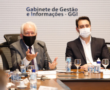 A montadora de caminhões TatraBras, que pertence ao grupo CSG Aerospace, da República Tcheca, oficializou nesta quinta-feira (3) investimento de R$ 102 milhões até 2026 em uma planta em Ponta Grossa, na região dos Campos Gerais. O protocolo de adesão da empresa ao programa de benefícios fiscais do Paraná foi assinado pelo governador Carlos Massa Ratinho Junior e pelo presidente da empresa, Rui Lemes, no Palácio Iguaçu.