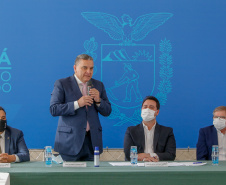 O governador Carlos Massa Ratinho Junior, o presidente do Tribunal de Justiça do Paraná, desembargador Adalberto Xisto Pereira, e o segundo vice-presidente, desembargador José Laurindo de Souza Netto formalizaram nesta quinta-feira (3) a criação do Cejus Casa Fácil e do Cejusc Fundiário, que vão atuar na mediação e conciliação de conflitos no Estado.foto Gilson Abreu/Aen