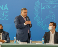 O governador Carlos Massa Ratinho Junior, o presidente do Tribunal de Justiça do Paraná, desembargador Adalberto Xisto Pereira, e o segundo vice-presidente, desembargador José Laurindo de Souza Netto formalizaram nesta quinta-feira (3) a criação do Cejus Casa Fácil e do Cejusc Fundiário, que vão atuar na mediação e conciliação de conflitos no Estado.foto Gilson Abreu/Aen