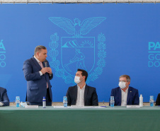 O governador Carlos Massa Ratinho Junior, o presidente do Tribunal de Justiça do Paraná, desembargador Adalberto Xisto Pereira, e o segundo vice-presidente, desembargador José Laurindo de Souza Netto formalizaram nesta quinta-feira (3) a criação do Cejus Casa Fácil e do Cejusc Fundiário, que vão atuar na mediação e conciliação de conflitos no Estado.foto Gilson Abreu/Aen