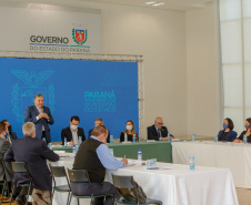 O governador Carlos Massa Ratinho Junior, o presidente do Tribunal de Justiça do Paraná, desembargador Adalberto Xisto Pereira, e o segundo vice-presidente, desembargador José Laurindo de Souza Netto formalizaram nesta quinta-feira (3) a criação do Cejus Casa Fácil e do Cejusc Fundiário, que vão atuar na mediação e conciliação de conflitos no Estado.foto Gilson Abreu/Aen