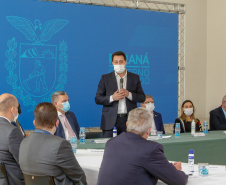 O governador Carlos Massa Ratinho Junior, o presidente do Tribunal de Justiça do Paraná, desembargador Adalberto Xisto Pereira, e o segundo vice-presidente, desembargador José Laurindo de Souza Netto formalizaram nesta quinta-feira (3) a criação do Cejus Casa Fácil e do Cejusc Fundiário, que vão atuar na mediação e conciliação de conflitos no Estado.foto Gilson Abreu/Aen