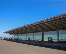Obras do novo Terminal Rodoviário de Umuarama, que está situada na Avenida Romeu Zolim, no Parque Residencial Interlagos.  A nova rodoviária terá 7.599 m² de área construída, calçadas, boxes e demais instalações, além de ampla área externa para circulação, plataformas, estacionamento, jardins e áreas de passeio, banheiros, sala de administração, obras de acessibilidade e acessos facilitados para entrada e saída dos usuários. -  05/08/2020 -  Foto: Geraldo Bubniak/AEN