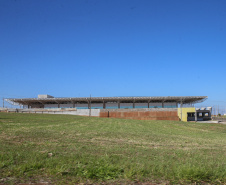 Obras do novo Terminal Rodoviário de Umuarama, que está situada na Avenida Romeu Zolim, no Parque Residencial Interlagos.  A nova rodoviária terá 7.599 m² de área construída, calçadas, boxes e demais instalações, além de ampla área externa para circulação, plataformas, estacionamento, jardins e áreas de passeio, banheiros, sala de administração, obras de acessibilidade e acessos facilitados para entrada e saída dos usuários. -  05/08/2020 -  Foto: Geraldo Bubniak/AEN