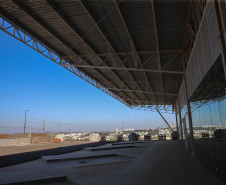 Obras do novo Terminal Rodoviário de Umuarama, que está situada na Avenida Romeu Zolim, no Parque Residencial Interlagos.  A nova rodoviária terá 7.599 m² de área construída, calçadas, boxes e demais instalações, além de ampla área externa para circulação, plataformas, estacionamento, jardins e áreas de passeio, banheiros, sala de administração, obras de acessibilidade e acessos facilitados para entrada e saída dos usuários. -  05/08/2020 -  Foto: Geraldo Bubniak/AEN