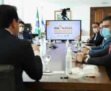 O governador Carlos Massa Ratinho Junior e o presidente da Copel, Daniel Slaviero, lançam o Programa Rede Elétrica Inteligente, em Curitiba. 