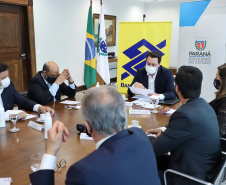 O governador Carlos Massa Ratinho Junior assinou nesta quarta-feira (9) o contrato do financiamento de R$ 1,6 bilhão que o Governo do Paraná captou com o Banco do Brasil e a Caixa Econômica Federal.