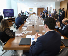 O governador Carlos Massa Ratinho Junior assinou nesta quarta-feira (9) o contrato do financiamento de R$ 1,6 bilhão que o Governo do Paraná captou com o Banco do Brasil e a Caixa Econômica Federal.