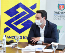 O governador Carlos Massa Ratinho Junior assinou nesta quarta-feira (9) o contrato do financiamento de R$ 1,6 bilhão que o Governo do Paraná captou com o Banco do Brasil e a Caixa Econômica Federal.