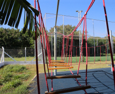 Meu Campinho em Maringa. O espaço tem um campo de futebol de grama sintética, playground com piso emborrachado e com iluminação, bicicletários, bebedouro, mesas de jogos, floreiras e lixeiras -  04/08/2020 -  Foto: Geraldo Bubniak/AEN