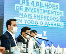 O governador Carlos Massa Ratinho Junior anunciou nesta quarta-feira (16) um programa de obras de infraestrutura que soma R$ 4 bilhões. Os projetos envolvem melhorias e modernização de rodovias, estradas rurais em todas as regiões do Paraná, além de um grande investimento no Litoral do Estado e na segurança pública.