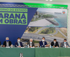 O governador Carlos Massa Ratinho Junior anunciou nesta quarta-feira (16) um programa de obras de infraestrutura que soma R$ 4 bilhões. Os projetos envolvem melhorias e modernização de rodovias, estradas rurais em todas as regiões do Paraná, além de um grande investimento no Litoral do Estado e na segurança pública.Foto Gilson Abreu/AEN