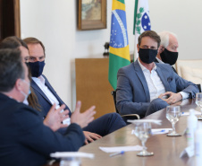 O Governador Carlos Massa Ratinho Junior assina, nesta segunda-feira (21), convenio com a Fundação O Boticário representada pelo CEO do Grupo,  Artur Grynbaum.  Curitiba, 21/09/2020. Foto: Geraldo Bubniak/AEN