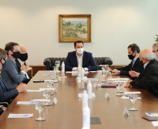 O Governador Carlos Massa Ratinho Junior assina, nesta segunda-feira (21), convenio com a Fundação O Boticário representada pelo CEO do Grupo,  Artur Grynbaum.  Curitiba, 21/09/2020. Foto: Geraldo Bubniak/AEN