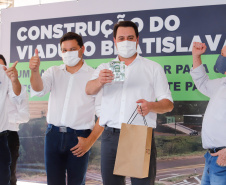 Cambé, na Região Metropolitana de Londrina, vai resolver um antigo problema logístico e de trânsito, além de fomentar um novo eixo de desenvolvimento para a cidade. Nesta quinta-feira (24), o governador Carlos Massa Ratinho Junior assinou a ordem de serviço para início imediato da construção do viaduto Bratislava, antiga reivindicação da população da região.