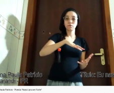 Em Guarapuava, na região oeste do estado, o CAS - Centro de Apoio ao Surdo e aos Profissionais de Educação de Surdos do Paraná, em parceria com a Universidade Estadual do Centr Oeste (Unicentro) - Campus Irati, organizou uma mostra de arte, com o tema ‘cultura surda’, como explica Jiane Ribeiro Cwick, coordenadora do CAS Regional Oeste Guarapuava