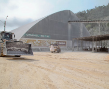 Empresas de cal e calcário geram cerca de 3 mil empregos diretos.A Calpar Comércio de Calcário é maior produtora do país e está localizada em Castro, nos Campos Gerais.  Foto: Ari Dias/AEN.