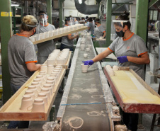 Porcelanas Germer. Criada em 1978, a fábrica emprega cerca de 500 pessoas e produz em média um milhão de peças por mês.Feito no Paraná. Foto: Ari Dias/AEN.