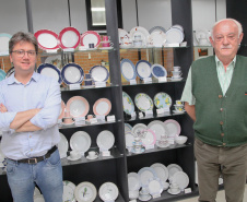 Porcelanas Germer. Criada em 1978, a fábrica emprega cerca de 500 pessoas e produz em média um milhão de peças por mês.Feito no Paraná. Foto: Ari Dias/AEN.