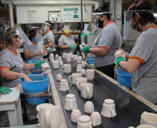 Porcelanas Germer. Criada em 1978, a fábrica emprega cerca de 500 pessoas e produz em média um milhão de peças por mês.Feito no Paraná. Foto: Ari Dias/AEN.