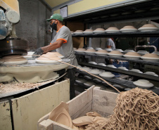 Porcelanas Germer. Criada em 1978, a fábrica emprega cerca de 500 pessoas e produz em média um milhão de peças por mês.Feito no Paraná. Foto: Ari Dias/AEN.