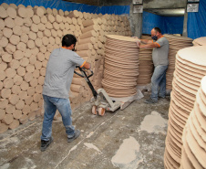 Porcelanas Germer. Criada em 1978, a fábrica emprega cerca de 500 pessoas e produz em média um milhão de peças por mês.Feito no Paraná. Foto: Ari Dias/AEN.