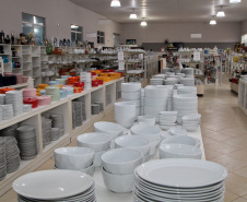 Porcelanas Germer. Criada em 1978, a fábrica emprega cerca de 500 pessoas e produz em média um milhão de peças por mês.Feito no Paraná. Foto: Ari Dias/AEN.