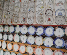  Uma das mais tradicionais indústrias da cidade é a Schimidt. A empresa, fundada em 1945, tem uma fábrica operando desde 1953 e hoje é uma das marcas de louças de mesa mais tradicionais do Brasil.. Foto: Ari Dias/AEN.