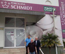  Uma das mais tradicionais indústrias da cidade é a Schimidt. A empresa, fundada em 1945, tem uma fábrica operando desde 1953 e hoje é uma das marcas de louças de mesa mais tradicionais do Brasil.. Foto: Ari Dias/AEN.