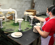  Uma das mais tradicionais indústrias da cidade é a Schimidt. A empresa, fundada em 1945, tem uma fábrica operando desde 1953 e hoje é uma das marcas de louças de mesa mais tradicionais do Brasil.. Foto: Ari Dias/AEN.