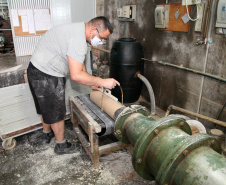  Uma das mais tradicionais indústrias da cidade é a Schimidt. A empresa, fundada em 1945, tem uma fábrica operando desde 1953 e hoje é uma das marcas de louças de mesa mais tradicionais do Brasil.. Foto: Ari Dias/AEN.