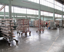  Uma das mais tradicionais indústrias da cidade é a Schimidt. A empresa, fundada em 1945, tem uma fábrica operando desde 1953 e hoje é uma das marcas de louças de mesa mais tradicionais do Brasil.. Foto: Ari Dias/AEN.