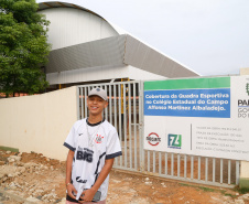 Agora não vamos mais perder bolas porque elas vão para rua”, comemora o estudante Matheus Henrique Castro Alves, do 1º ano do ensino médio. Foto Gilson Abreu/AEN