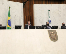 O secretário de Estado da Saúde, Beto Preto, apresentou o relatório de ações da pasta aos deputados estaduais em audiência pública na Assembleia Legislativa do Paraná (Alep), nesta terça-feira (6). Os destaques de investimentos e atividades realizadas foram as ações para o enfrentamento à pandemia pela Covid-19. Foto: Ari Dias/AEN