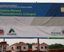 Técnicos da Cohapar vistoriaram nesta quinta-feira (8) a obra de construção do Residencial Amador Gonçalves, em Jardim Alegre, na região do Vale do Ivaí. Eles fiscalizaram o cumprimento do cronograma do empreendimento, que conta com 41 unidades habitacionais financiadas pelo programa Casa Fácil Paraná, do Governo do Estado. 
Foto: Elisângela de Araújo.