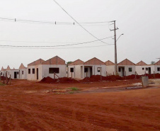 Técnicos da Cohapar vistoriaram nesta quinta-feira (8) a obra de construção do Residencial Amador Gonçalves, em Jardim Alegre, na região do Vale do Ivaí. Eles fiscalizaram o cumprimento do cronograma do empreendimento, que conta com 41 unidades habitacionais financiadas pelo programa Casa Fácil Paraná, do Governo do Estado. 
Foto: Elisângela de Araújo.