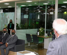As cooperativas de créditos são estratégicas e ajudam a fortalecer o setor produtivo paranaense, em especial durante a pandemia da Covid 19. A afirmação foi feita pelo vice-governador Darci Piana ao participar, nesta quinta-feira (08), da inauguração de uma agência do Sicredi em Curitiba. Ele destacou o setor, que hoje representa na região Sul cerca de 15% no sistema financeiro.. Foto: Camila Tonett